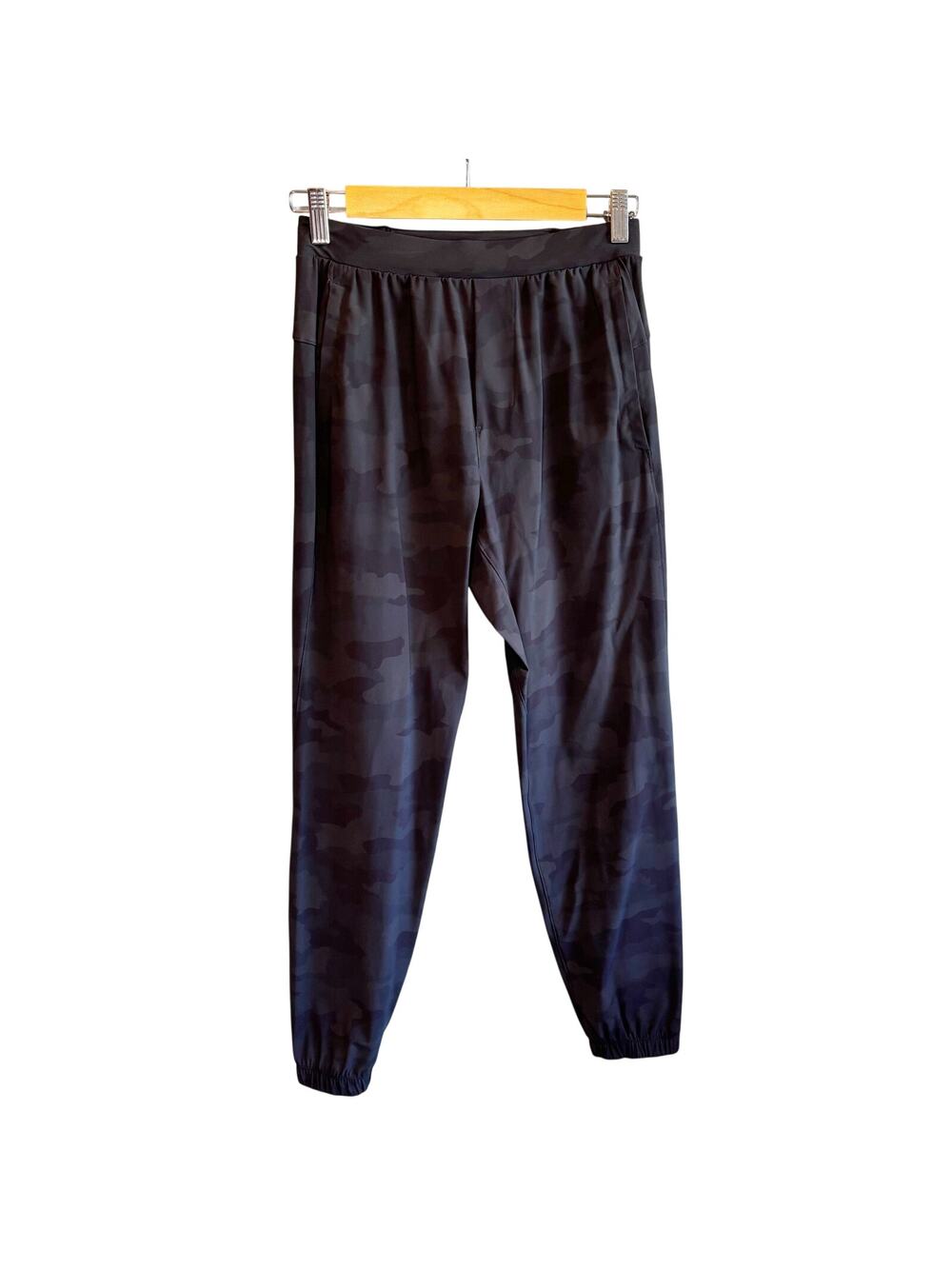 Lululemon Surge Camo Jogger - size XS